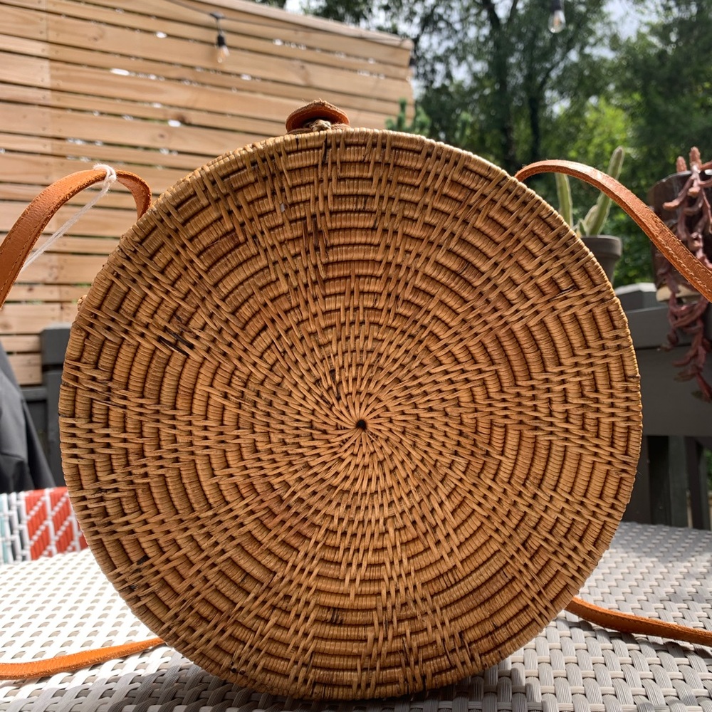 NEW Large Flower Pattern Rattan Bag - Picture 3 of 5
